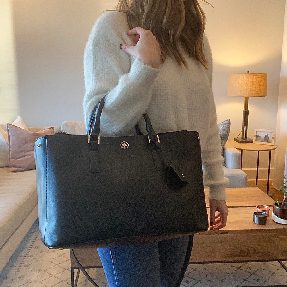 *Like New* Tory Burch Robinson Large Tote in Black